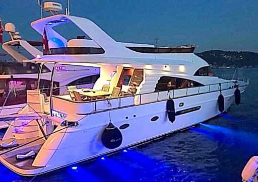 Yacht Tours & Charter