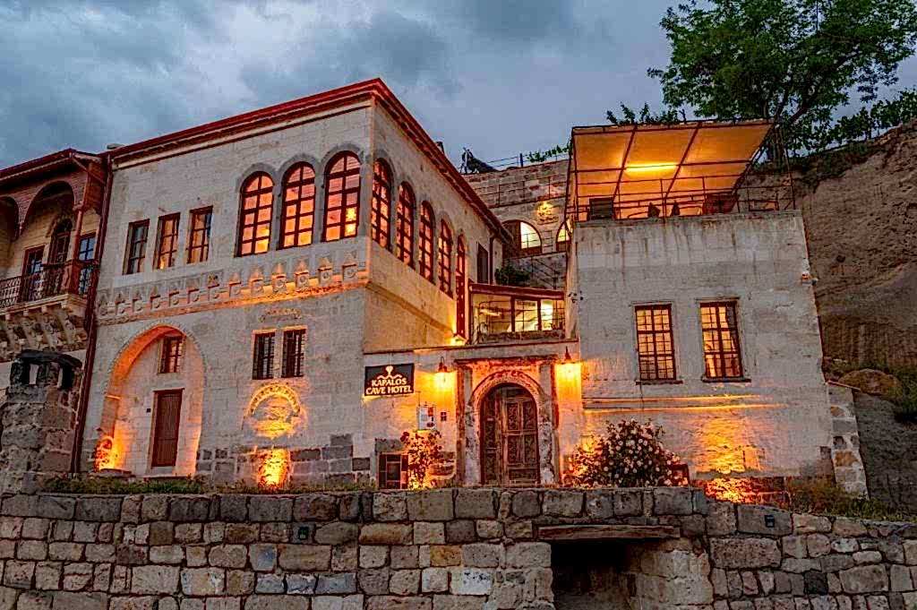 KAPALOS CAVE HOTEL
